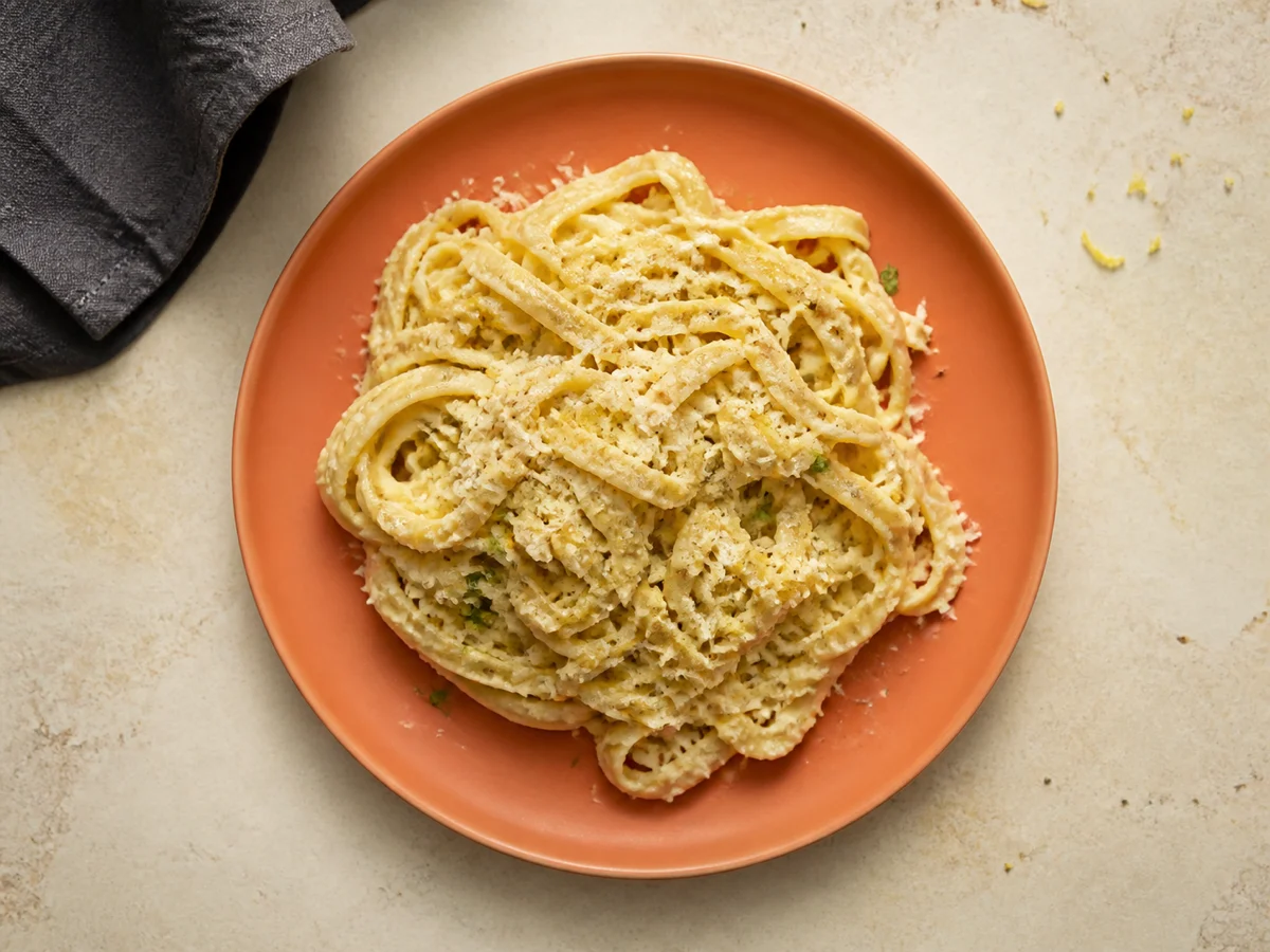 Creamy pasta before the rescue, with a tight and clumpy sauce